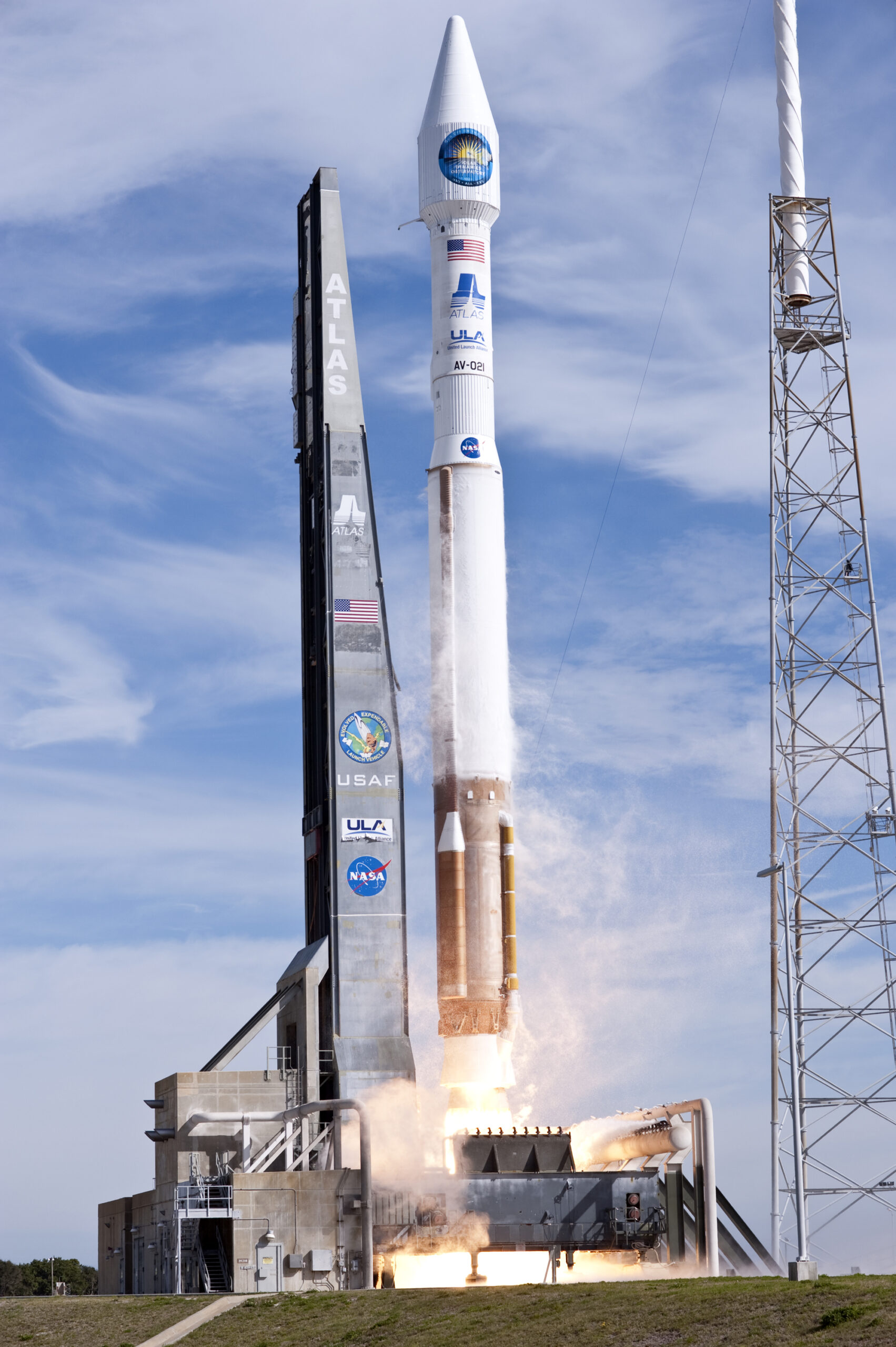 SDOs_Atlas_V_lifted_off